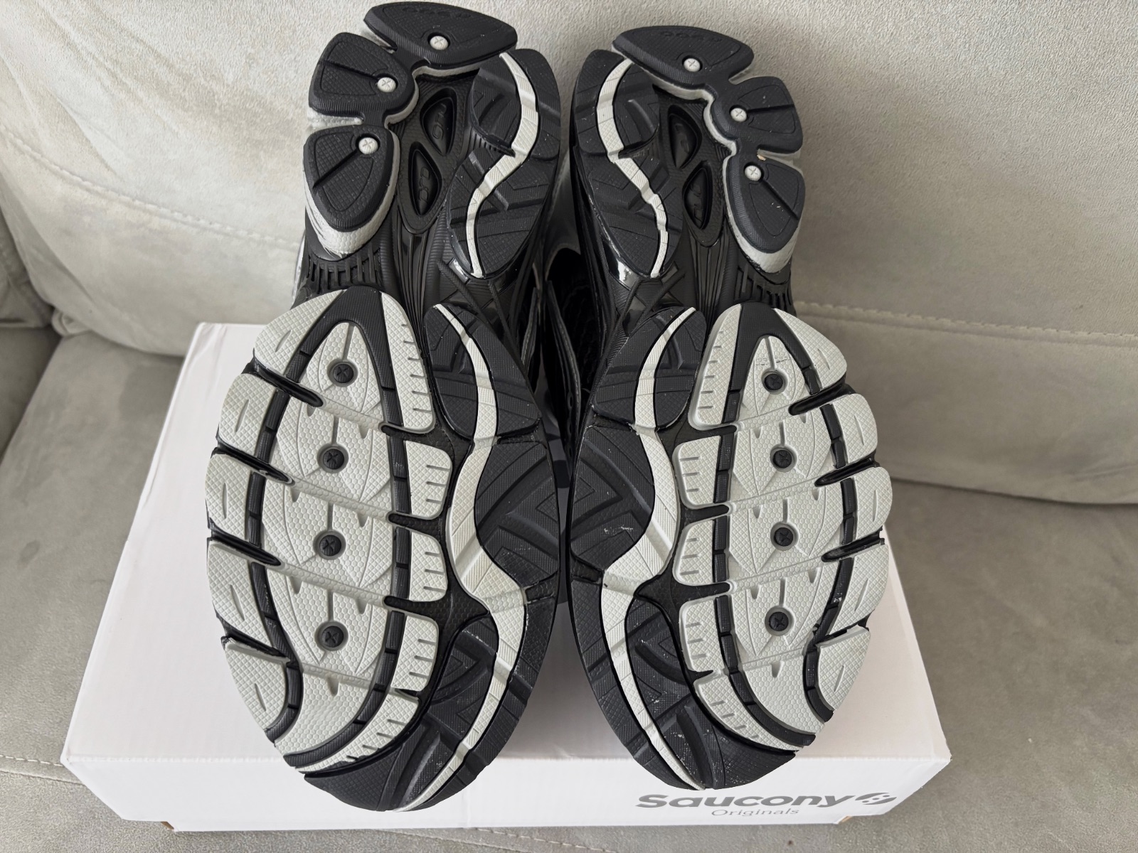 Baskets Saucony ProGrid Omni 9 noires et gris – Saucony – taille EU 42 5