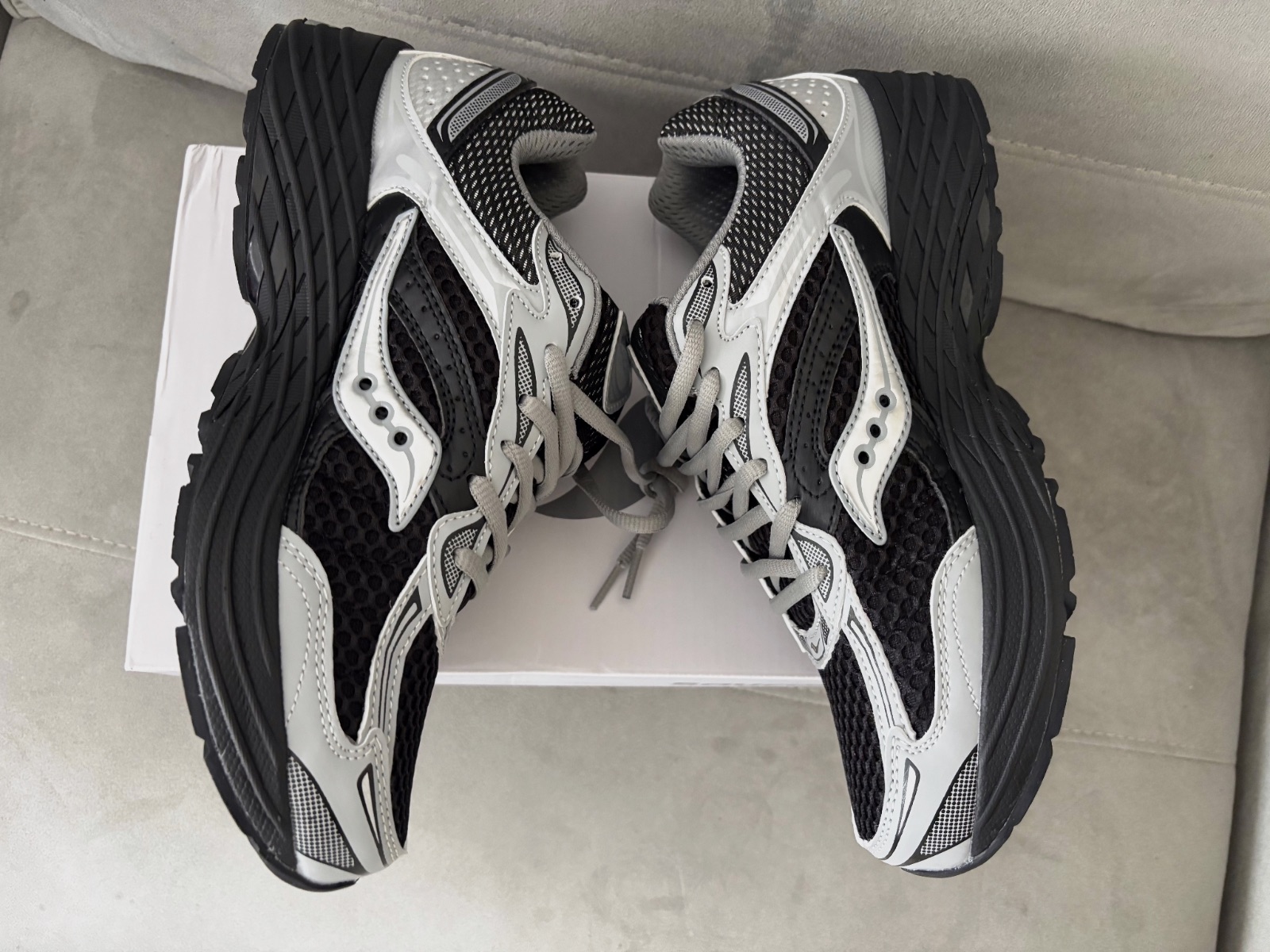 Baskets Saucony ProGrid Omni 9 noires et gris – Saucony – taille EU 42 3