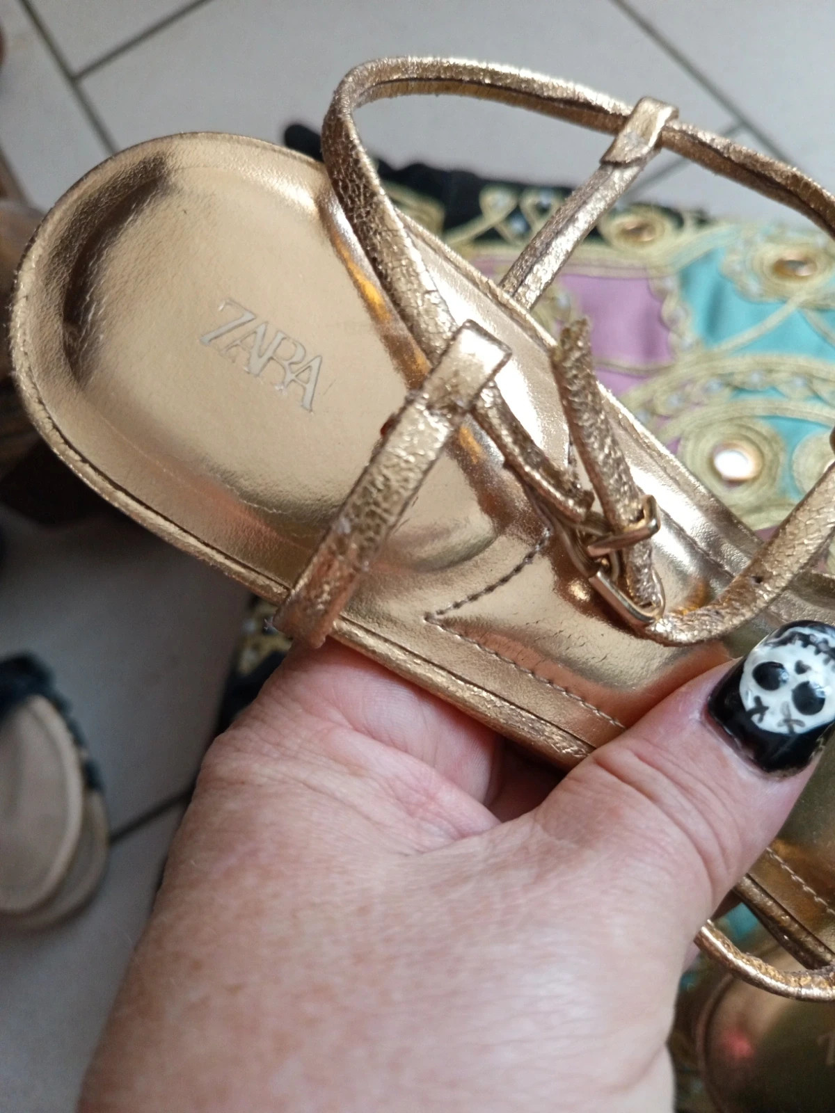 Sandales à talons dorées métallisées à fines brides – ZARA – Taille 38 – Zara – taille 38 3