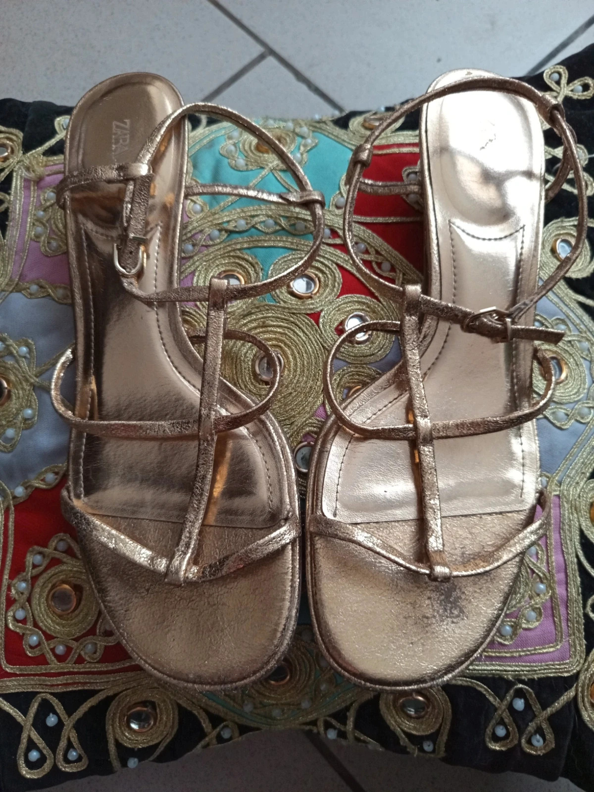 Sandales à talons dorées métallisées à fines brides – ZARA – Taille 38
