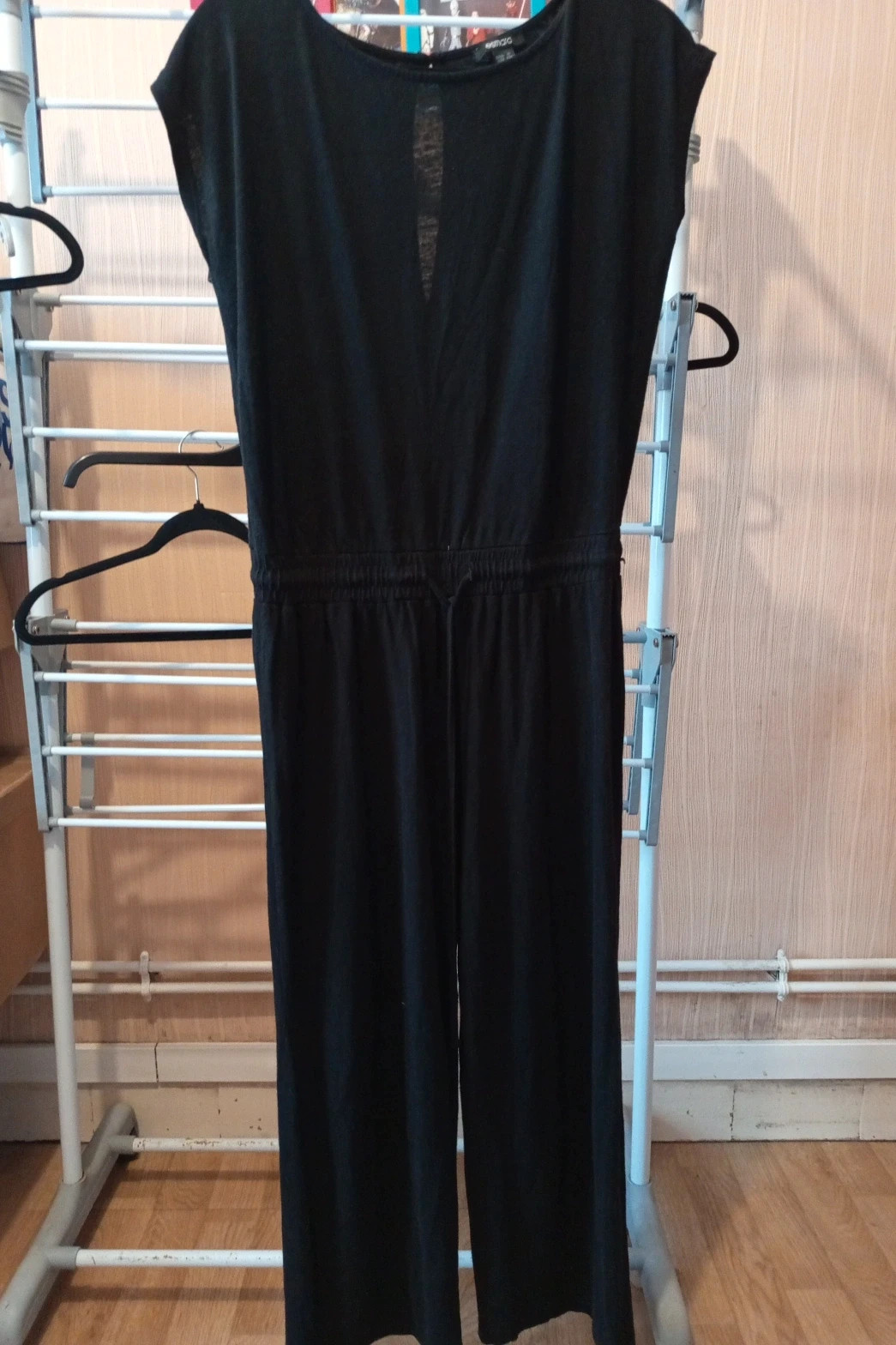 Titre : Combinaison-pantalon noire ouverture dos goutte d'eau Esmara M 38/40
