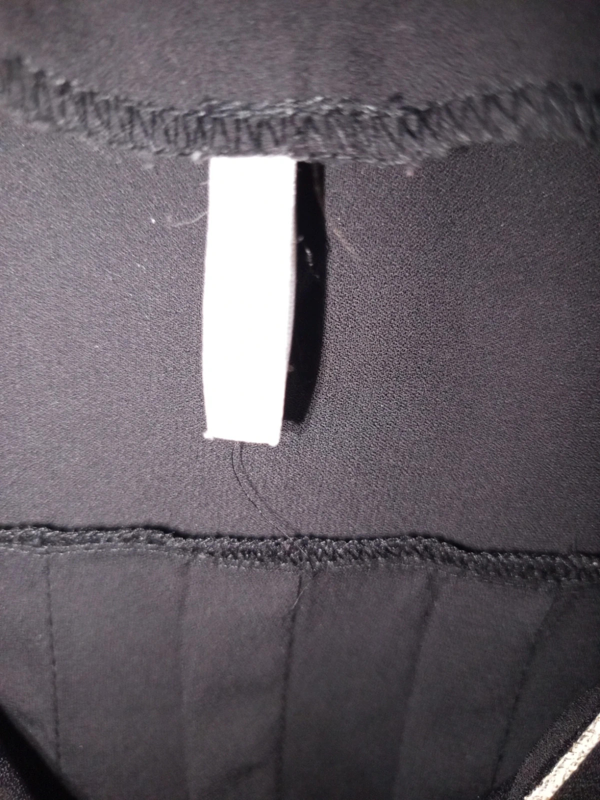 Blouse noire fluide ONLY avec chaîne dorée – ONLY – taille S / 36 / 8 4