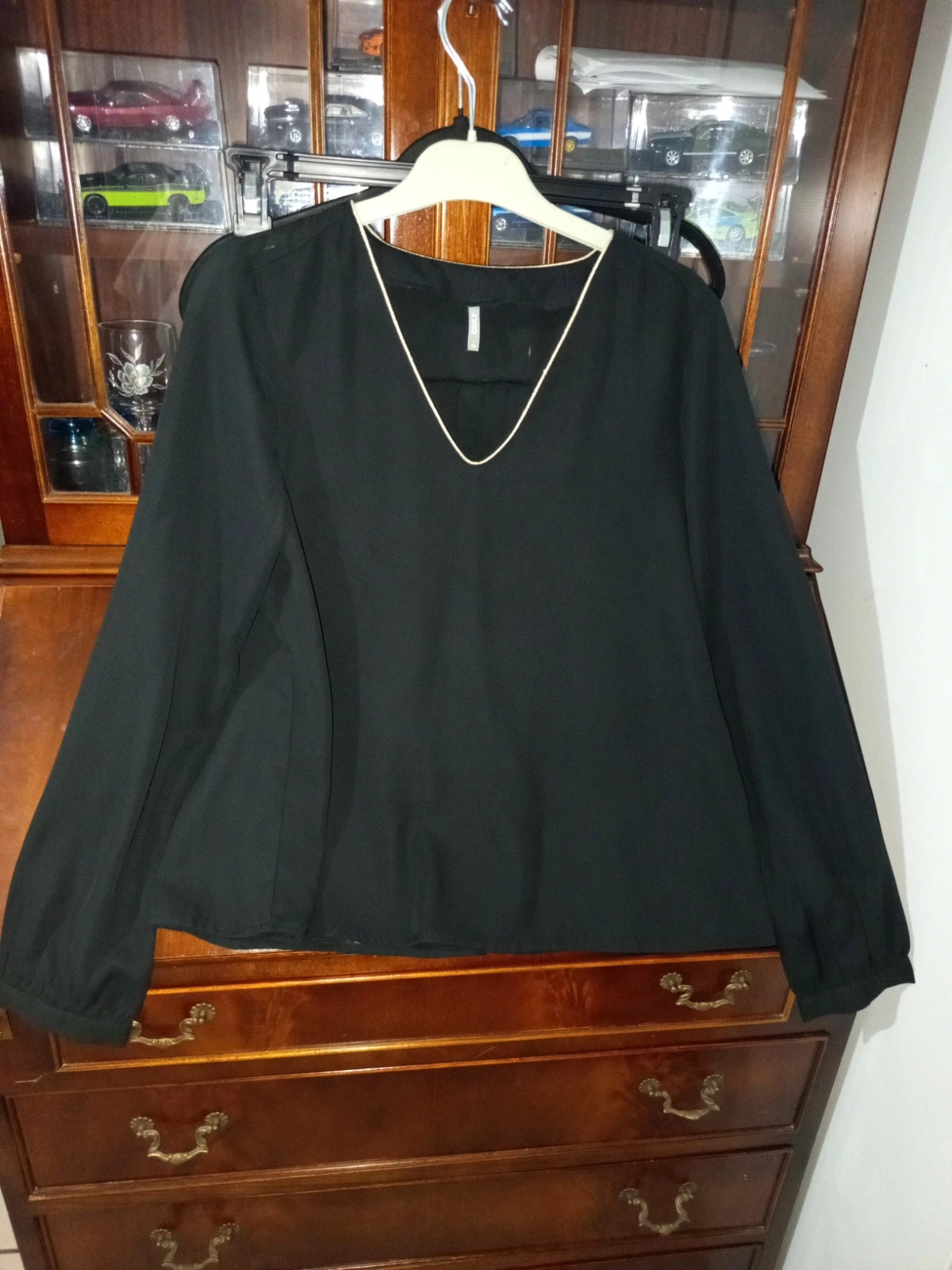 Blouse noire fluide ONLY avec chaîne dorée