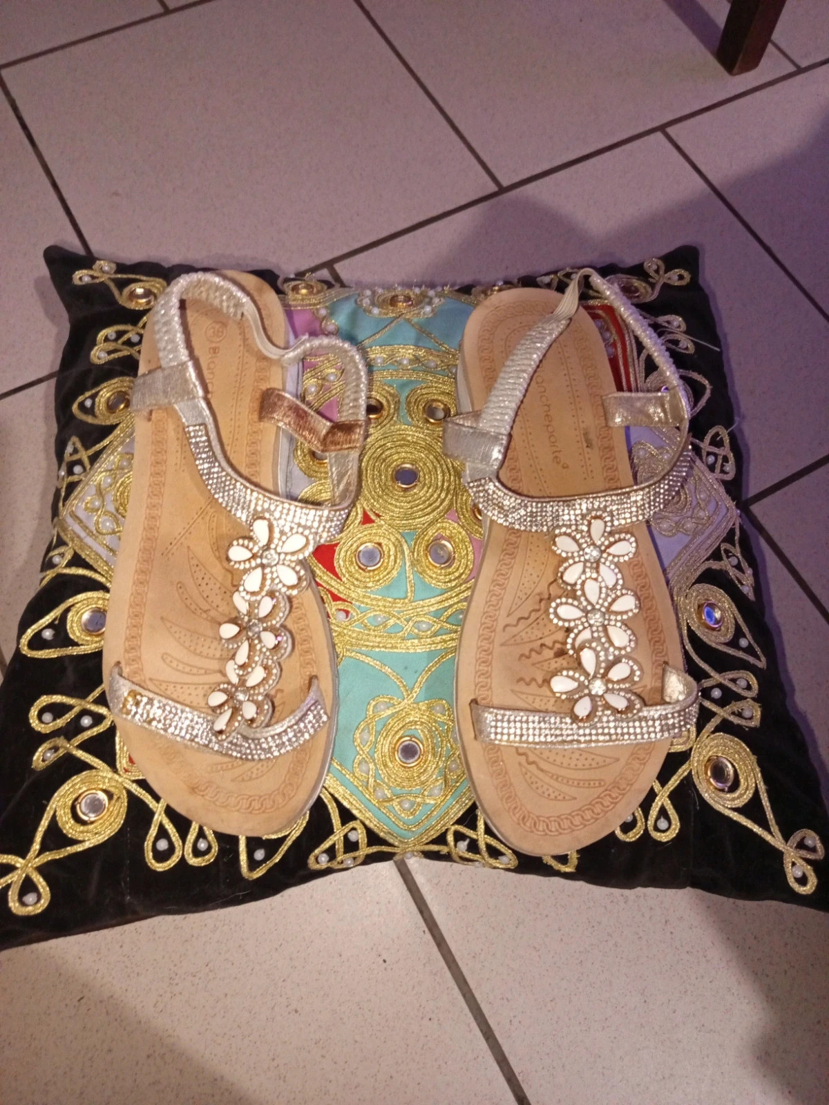 Sandales-bijoux compensées Blancheporte beige/doré – Pointure 38