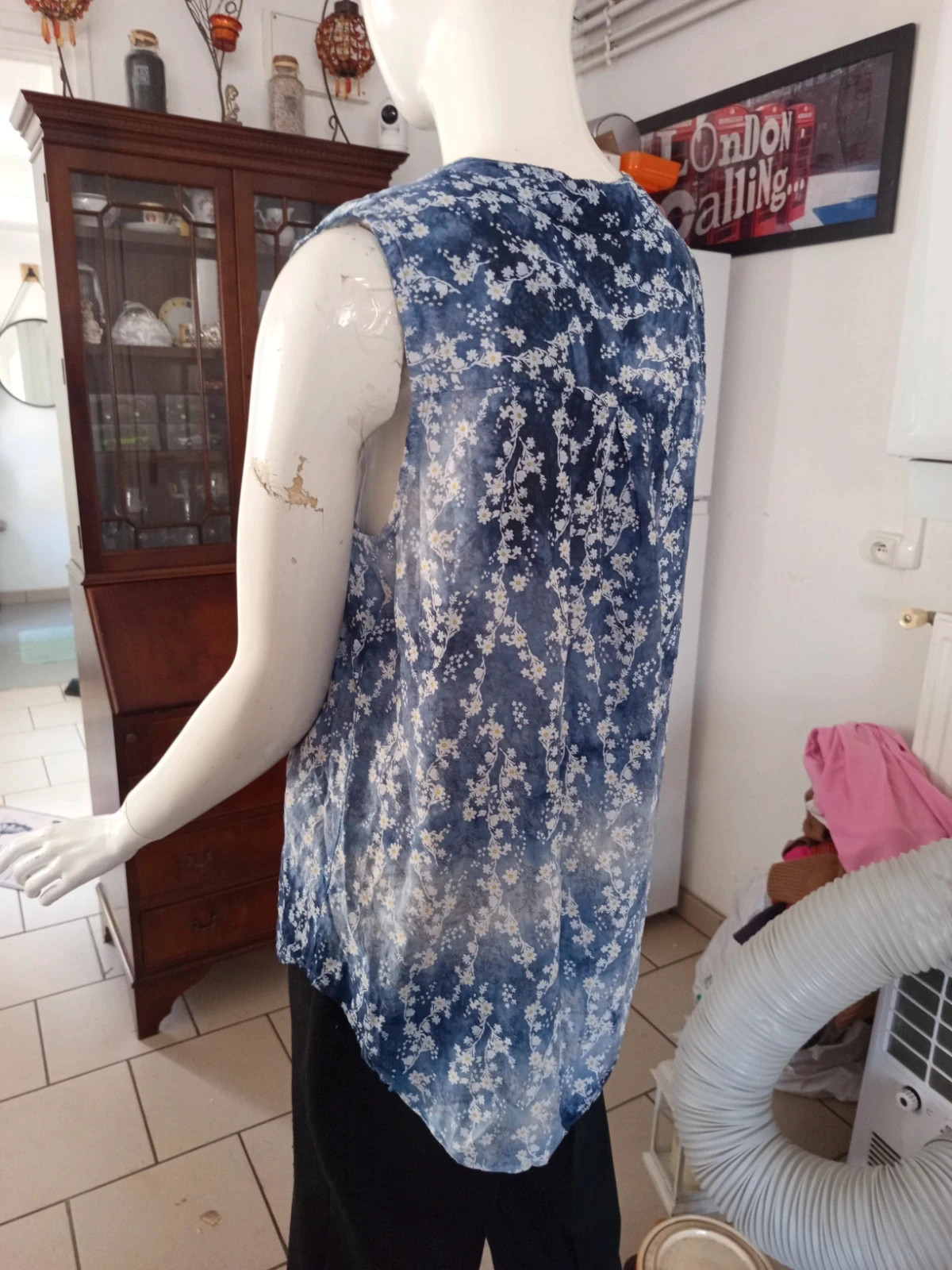 Haut fluide fleuri bleu et blanc – Style Italie – Taille L (40/42) – taille L / 40 / 12 4