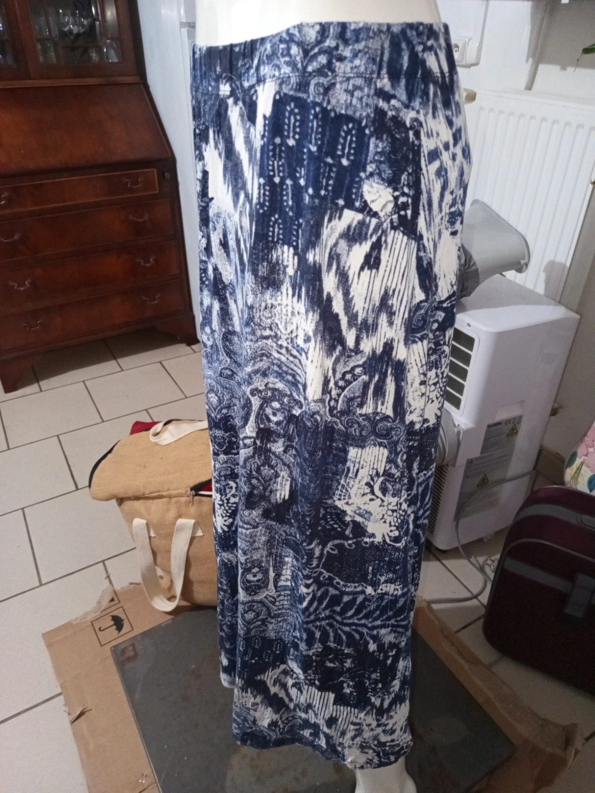 Jupe longue fluide bleue et blanche Laura Kent – Taille 42 (XL) – Laura Kent – taille XL / 42 / 14 3