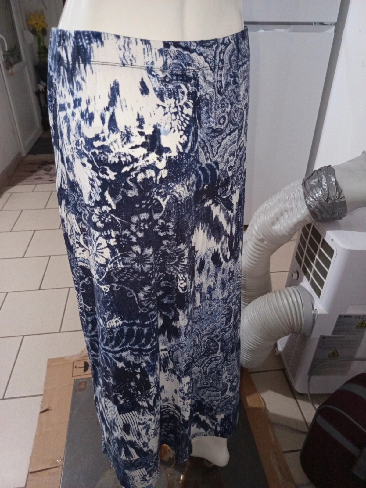 Jupe longue fluide bleue et blanche Laura Kent – Taille 42 (XL) – Laura Kent – taille XL / 42 / 14 4