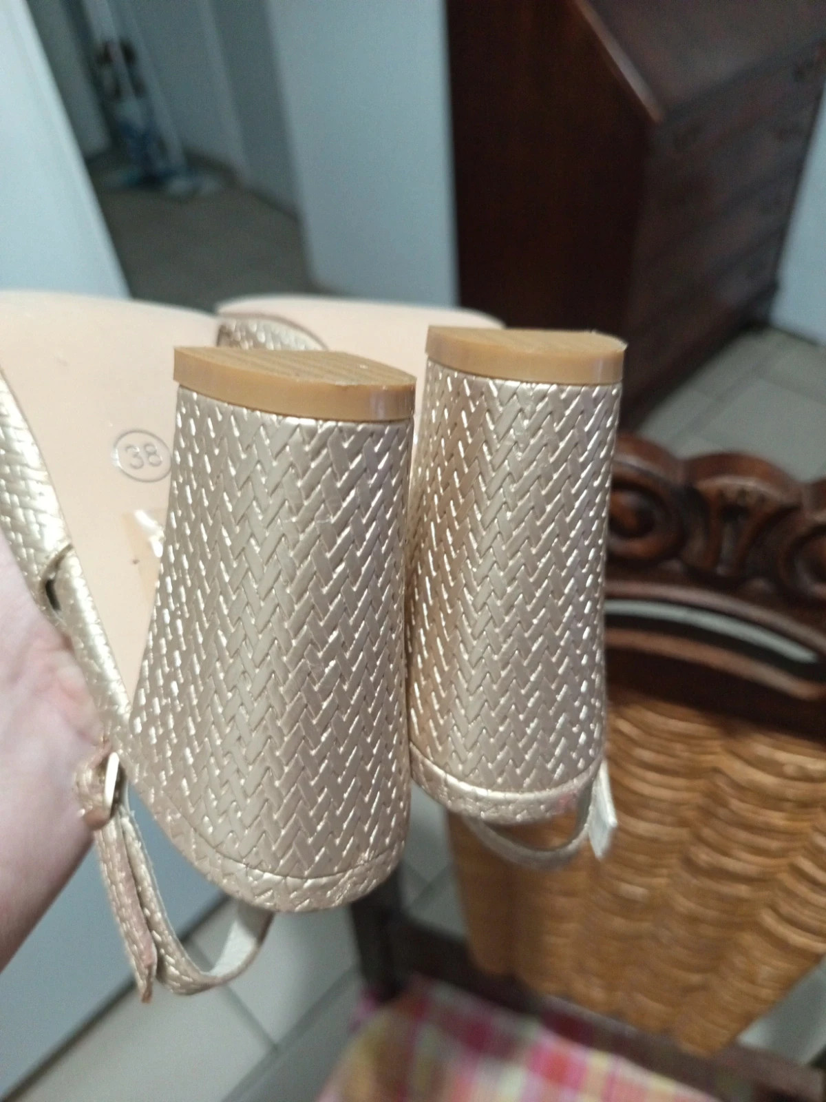 Escarpins neuf slingbacks dorés effet tressé Andrea Conti T38 (Esgano) – taille 38 5