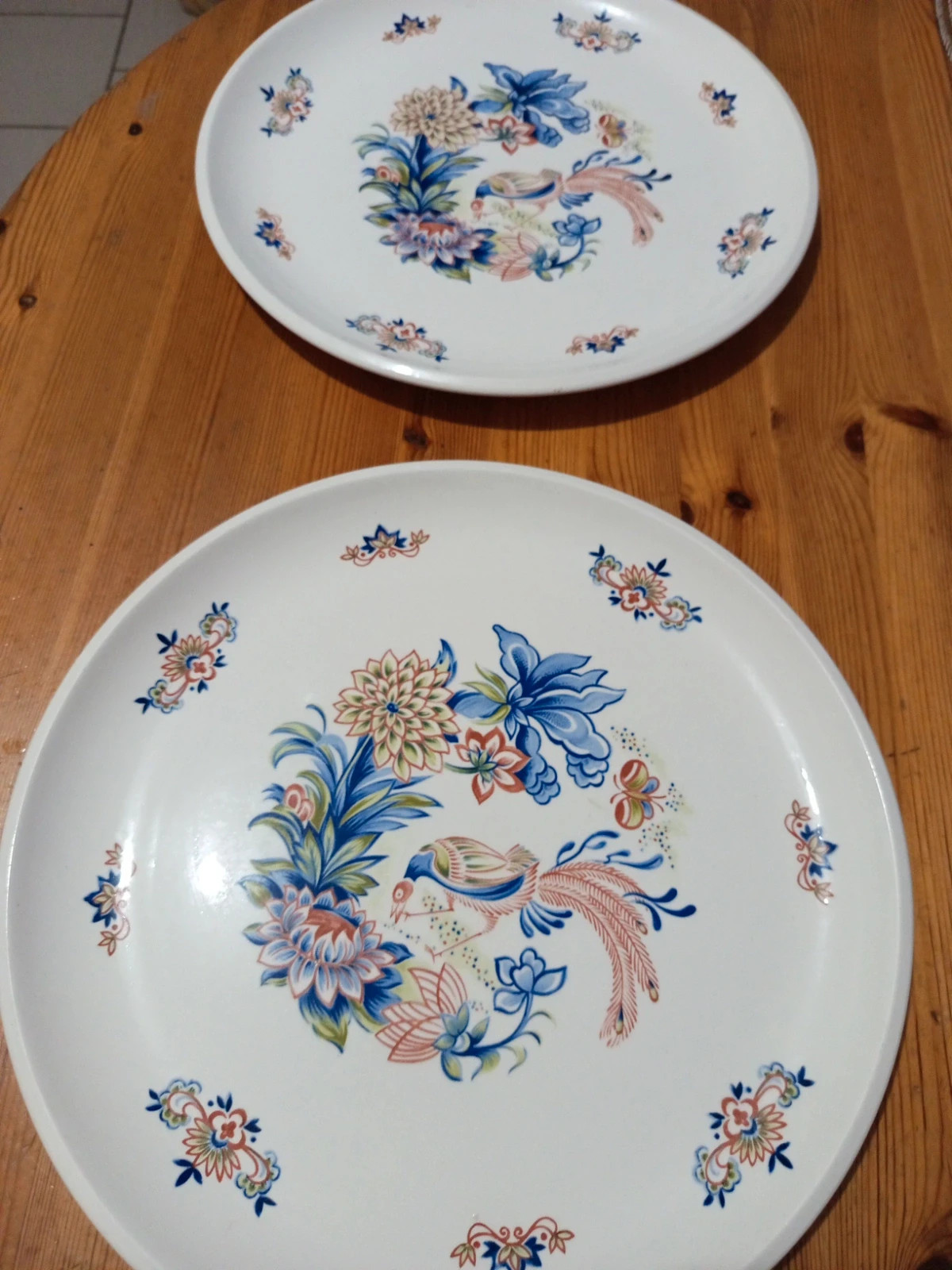 Paire de grands plats ronds Boch La Louvière - Décor Paon – Boch La Louvière 3