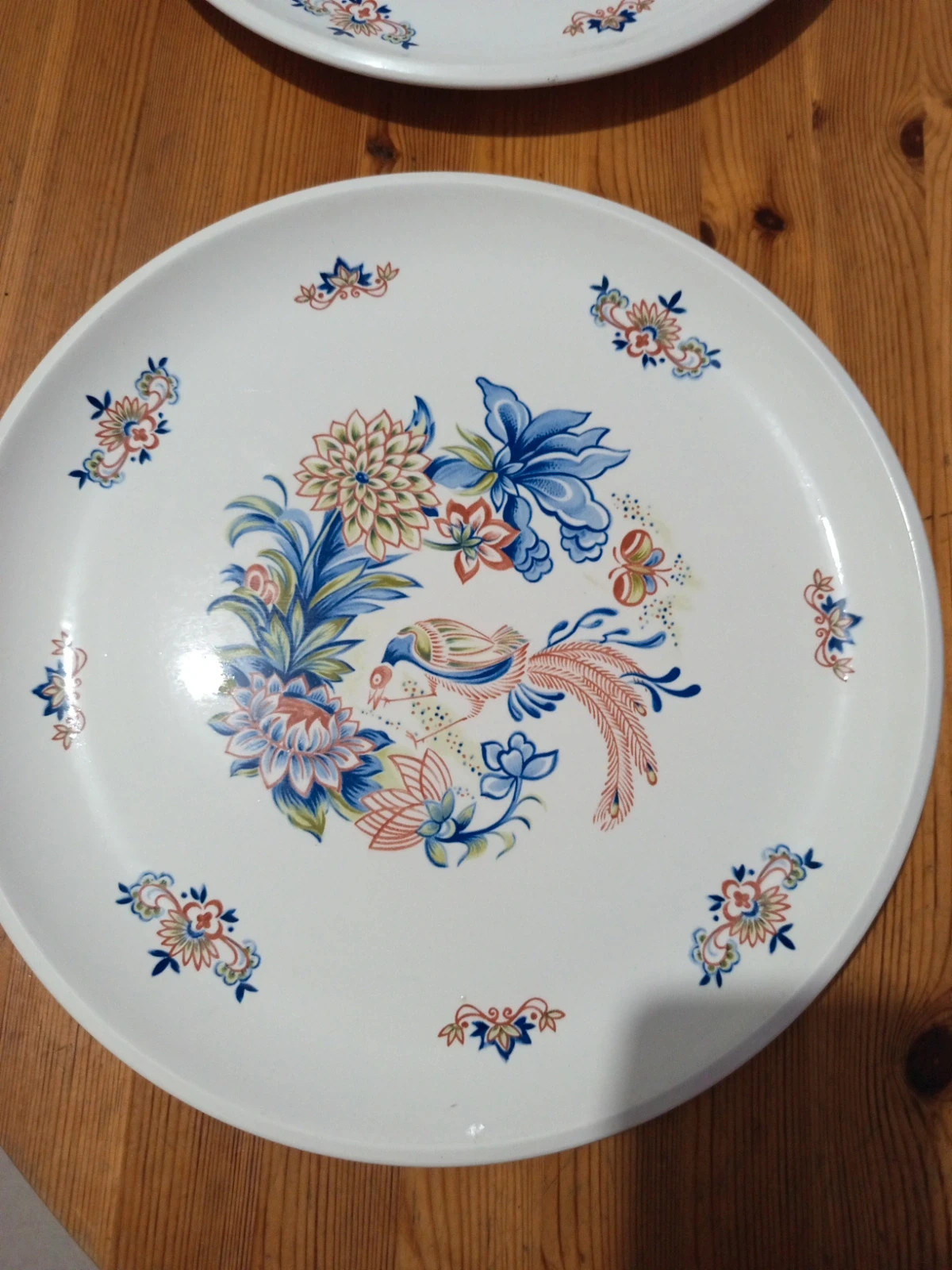 Paire de grands plats ronds Boch La Louvière - Décor Paon – Boch La Louvière 2
