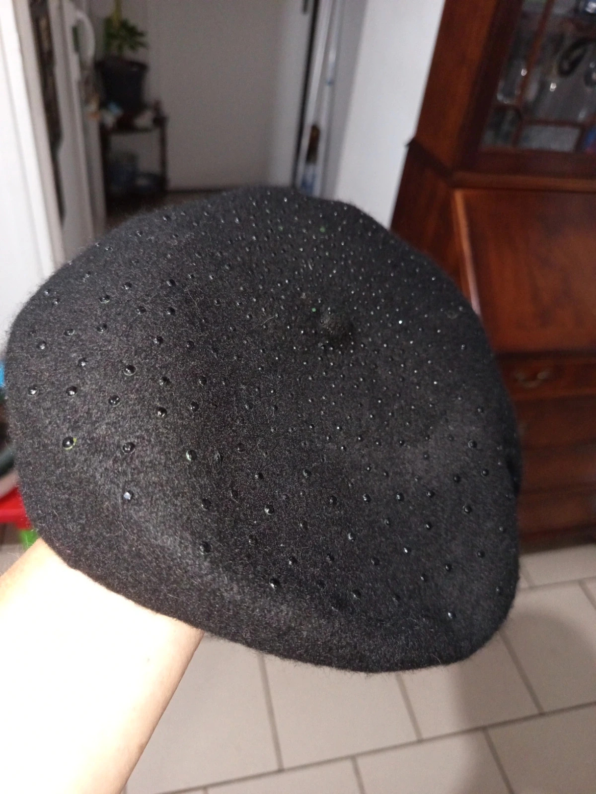 Béret noir classique orné de strass / paillettes – Excellent état – taille Taille unique 2