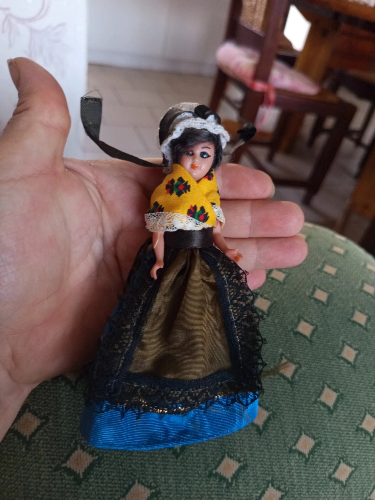 Petite poupée folklorique régionale vintage - Costume traditionnel – sans 2