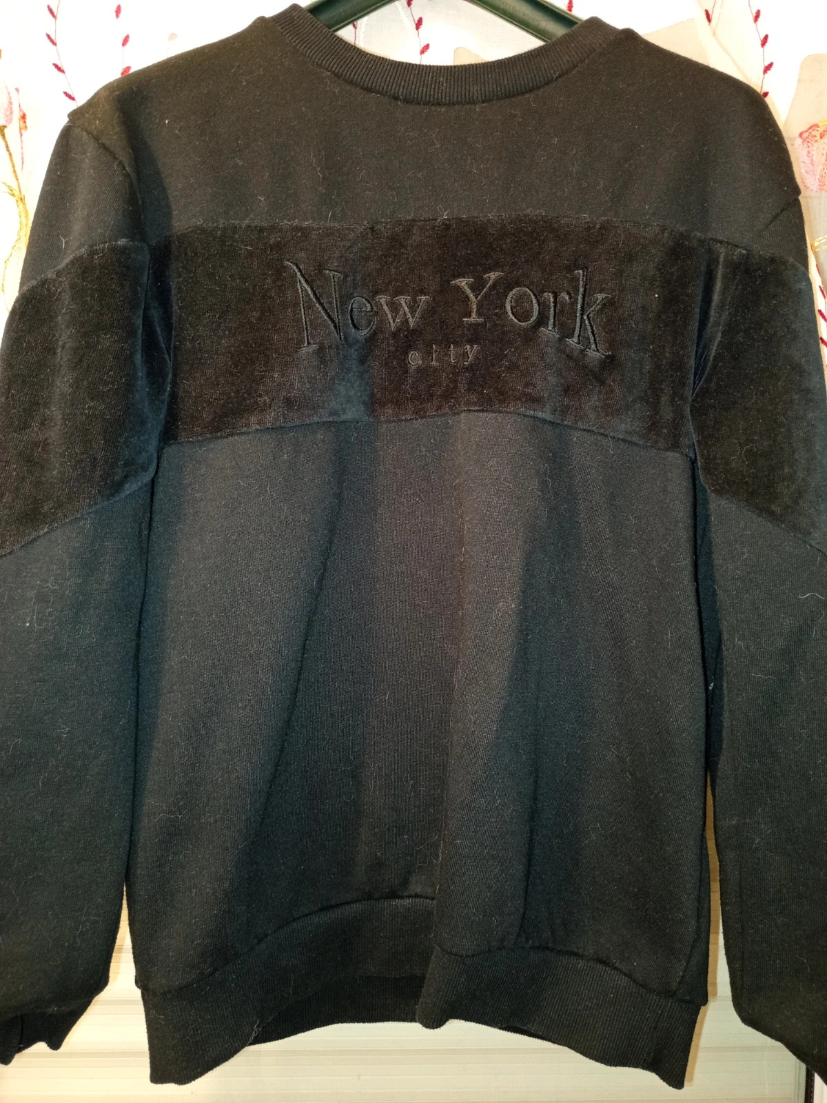 Sweat noir New York City Kiabi - 12 ans 144-155 cm modèle unisexe – Kiabi – taille 12 ans / 152 cm 2