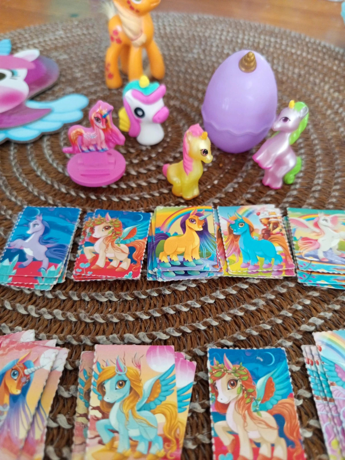 Lot de jouets Licornes et Mon Petit Poney - Jeu de laçage & Figurines – S – taille Taille unique 4