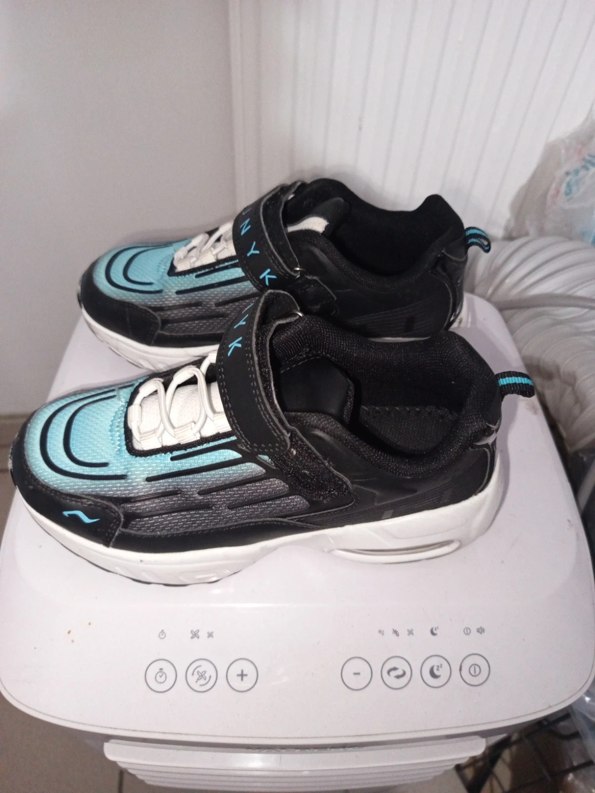Baskets sport enfant UNYK Quasi Neuves – Pointure 34 – Noir et Turquoise – Unyk – taille 34 2