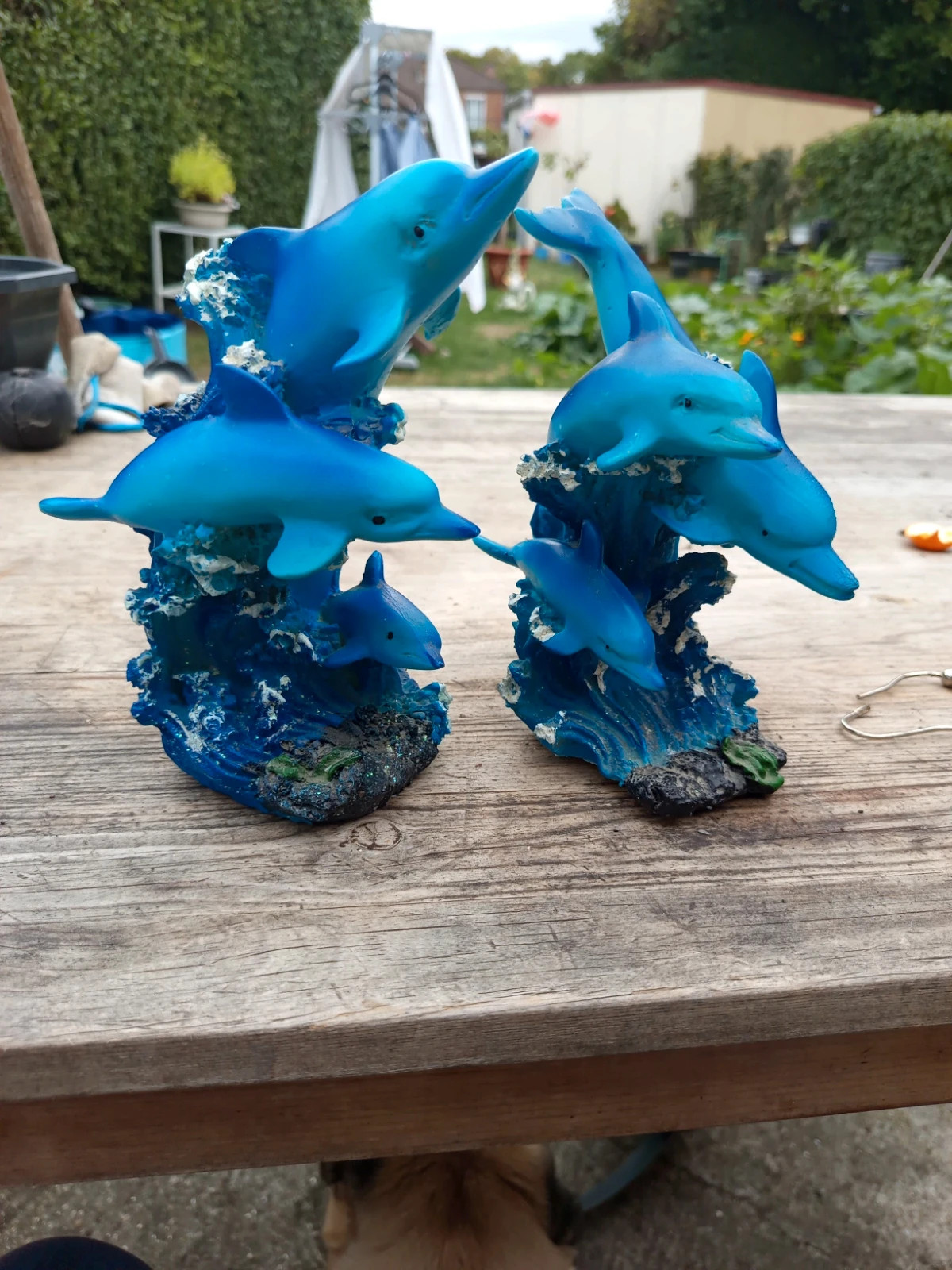 Duo Statuettes Dauphins Bleus Résine – Style Y2K Vintage / Kitsch