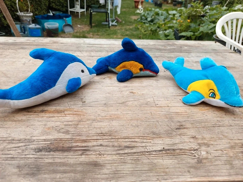 Lot de 3 petites peluches dauphins (TBE) – taille Taille unique