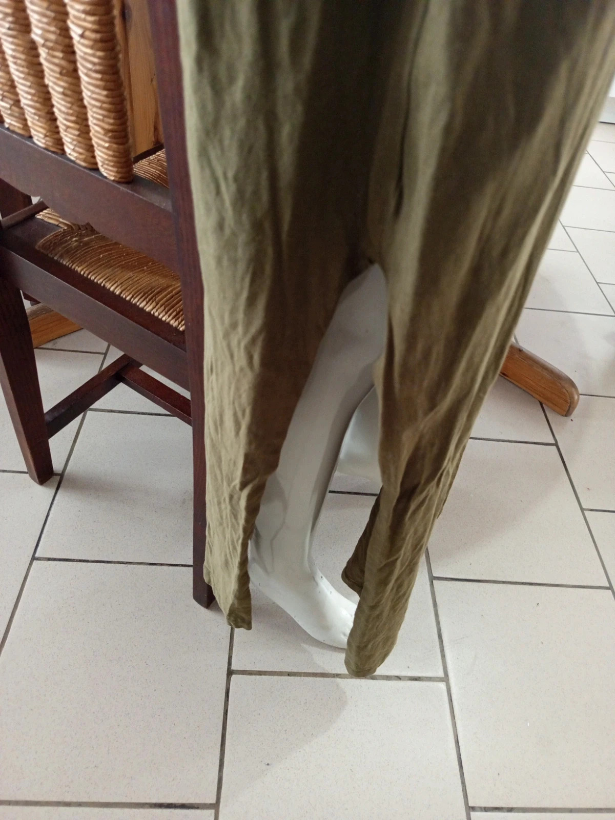 Robe longue vert kaki fluide fendue – taille L / 40 / 12 2