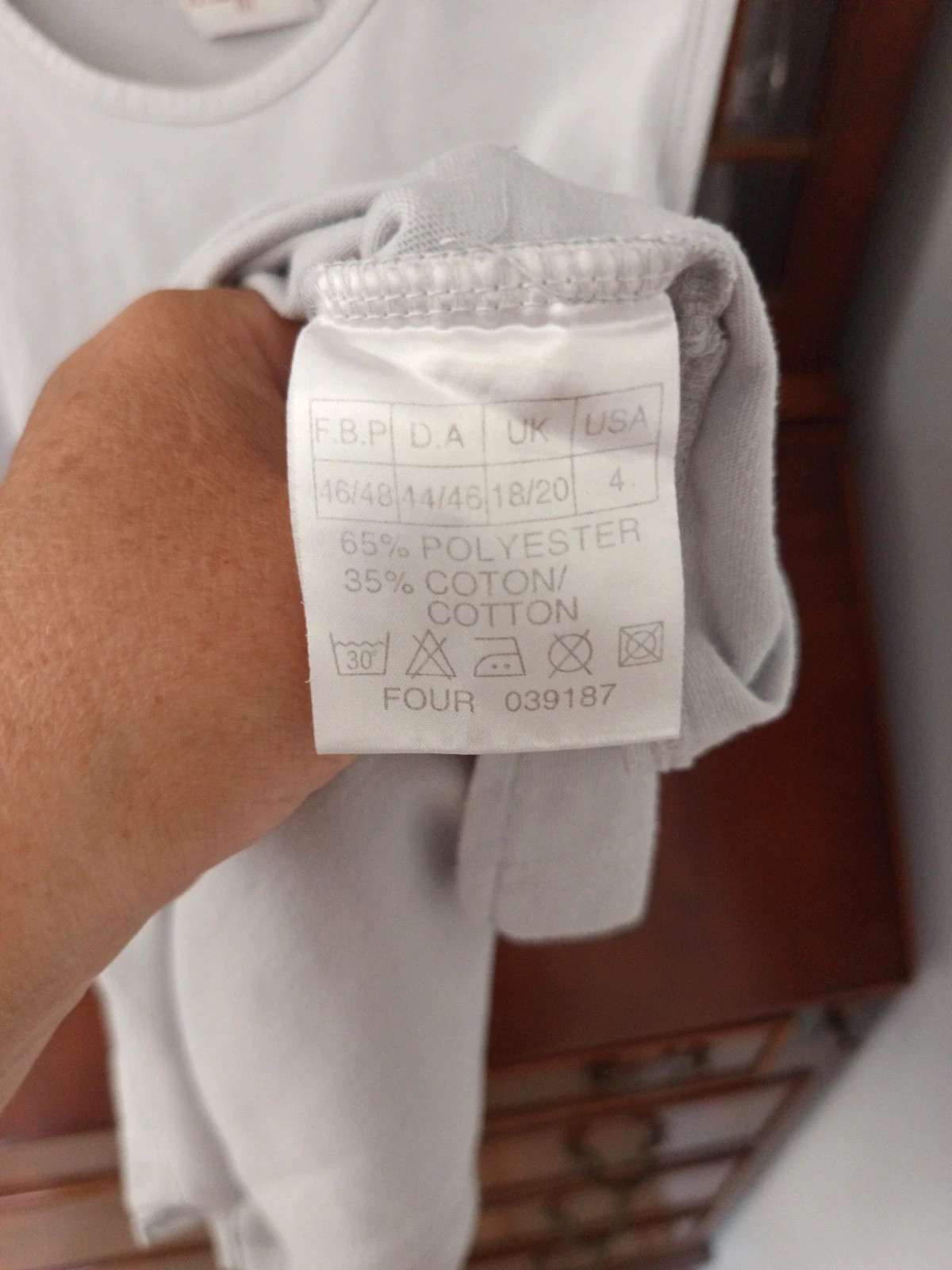 Votre Mode (débardeur femme) – VOTRE MODE. – taille 4XL / 48 / 20 3
