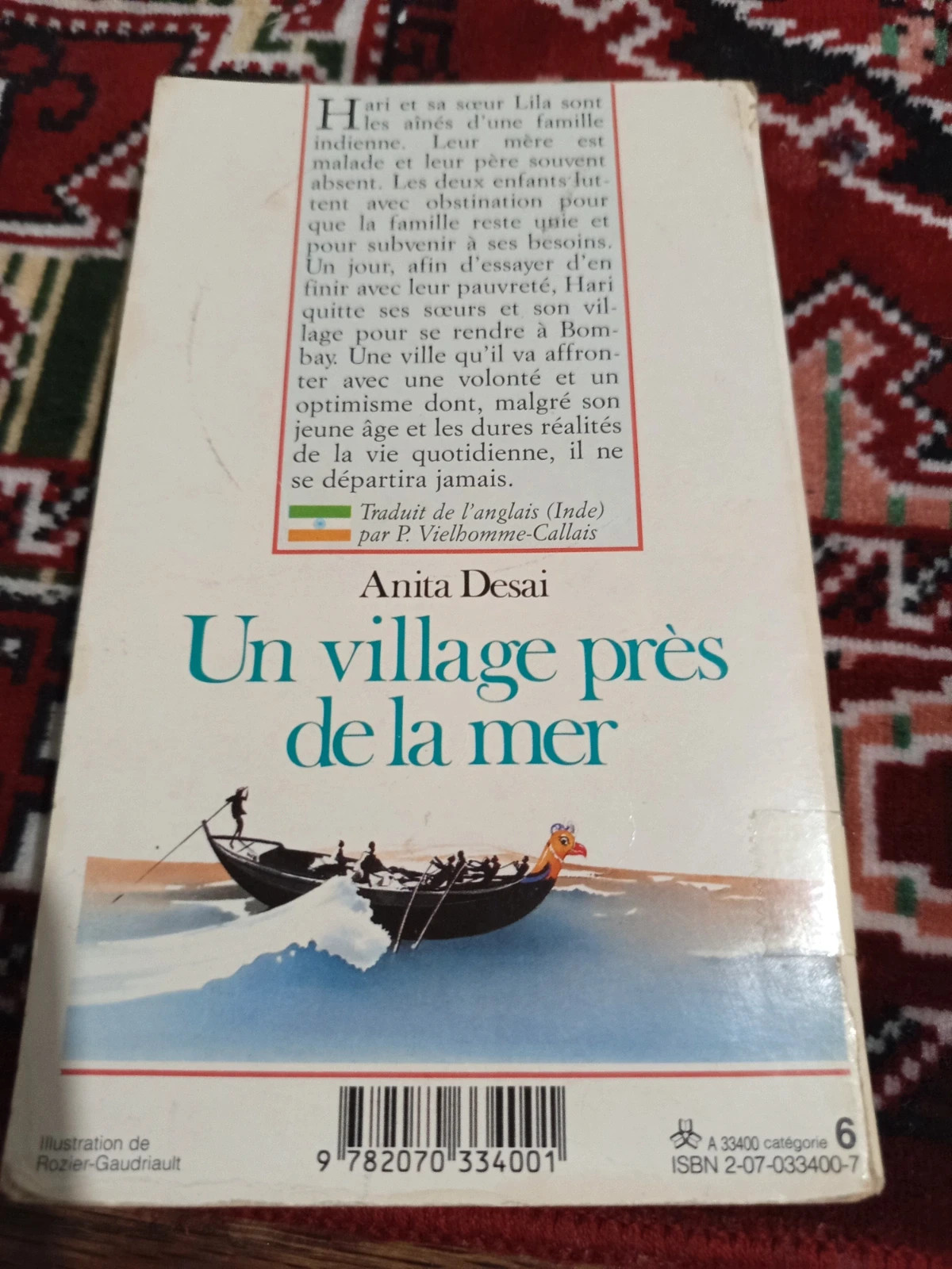 Livre de poche un village près de la mer 2