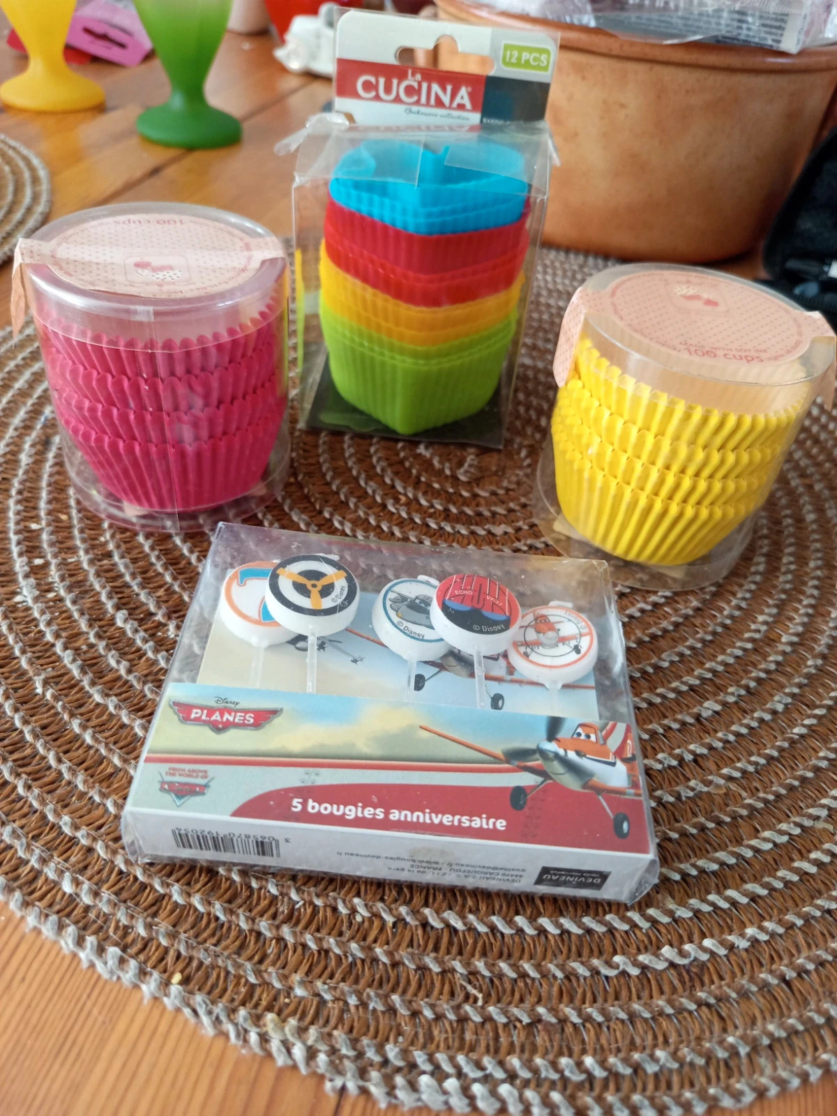 Lot pâtisserie et anniversaire : Moules silicone cœur, caissettes muffin et bougies Disney Planes 2