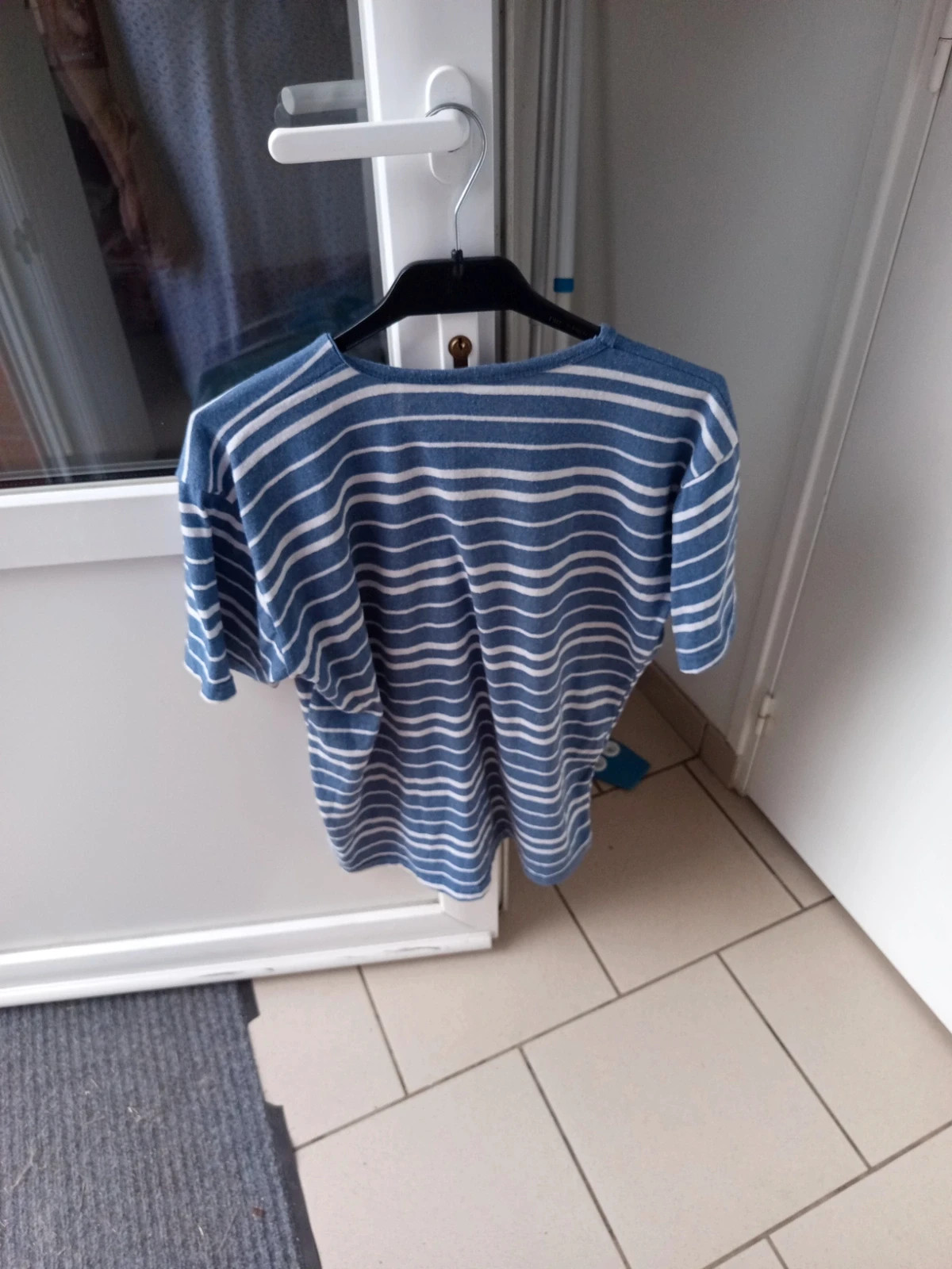T-shirt manche courte col en v femme/homme – taille Taille unique 3