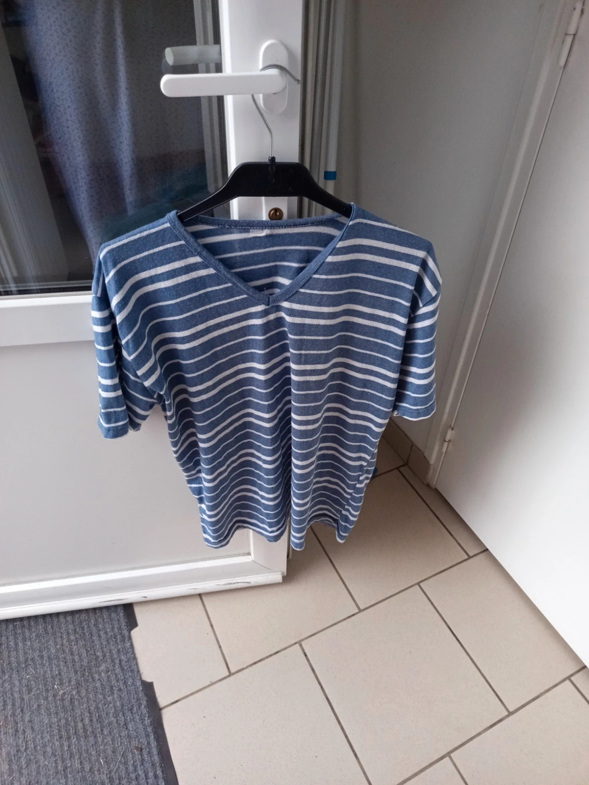 T-shirt manche courte col en v femme/homme – taille Taille unique 2