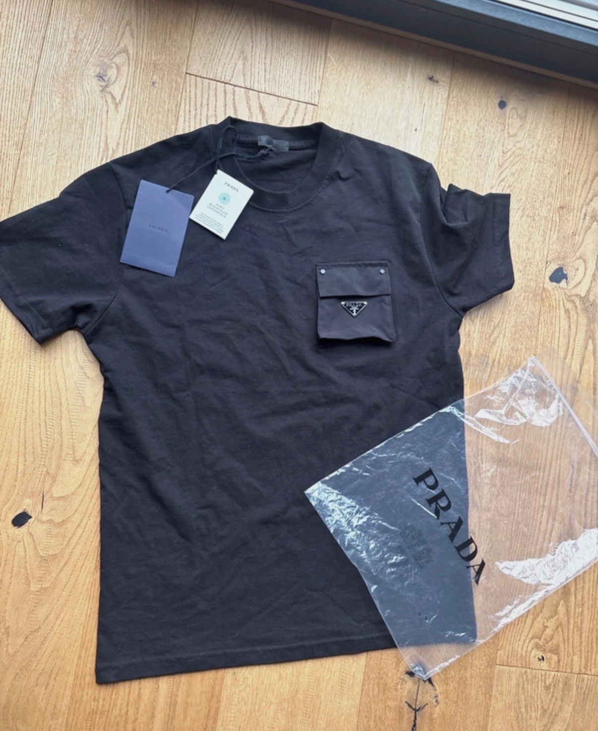 T-shirt PRADA – Taille S – Neuf avec étiquettes