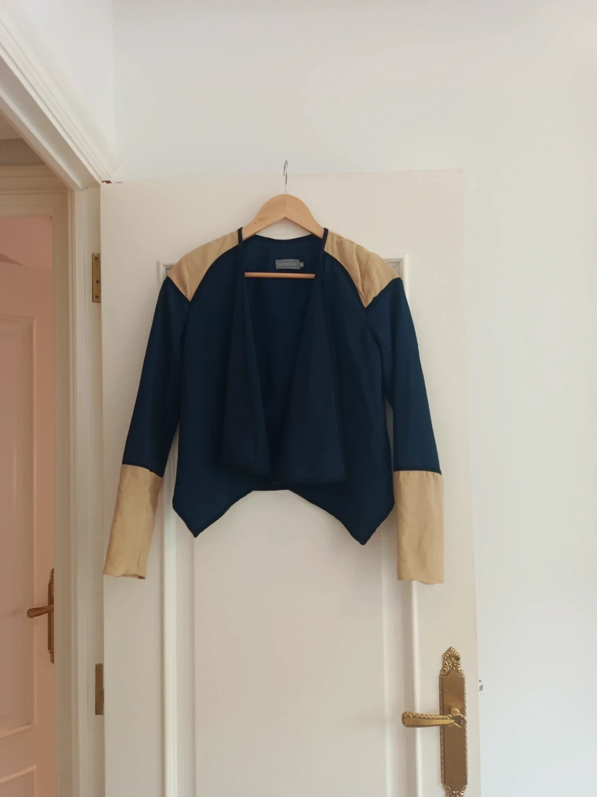 Chaqueta abierta azul marino con beige en tipo ante, talla S – Indikah – taille S / 36 / 8