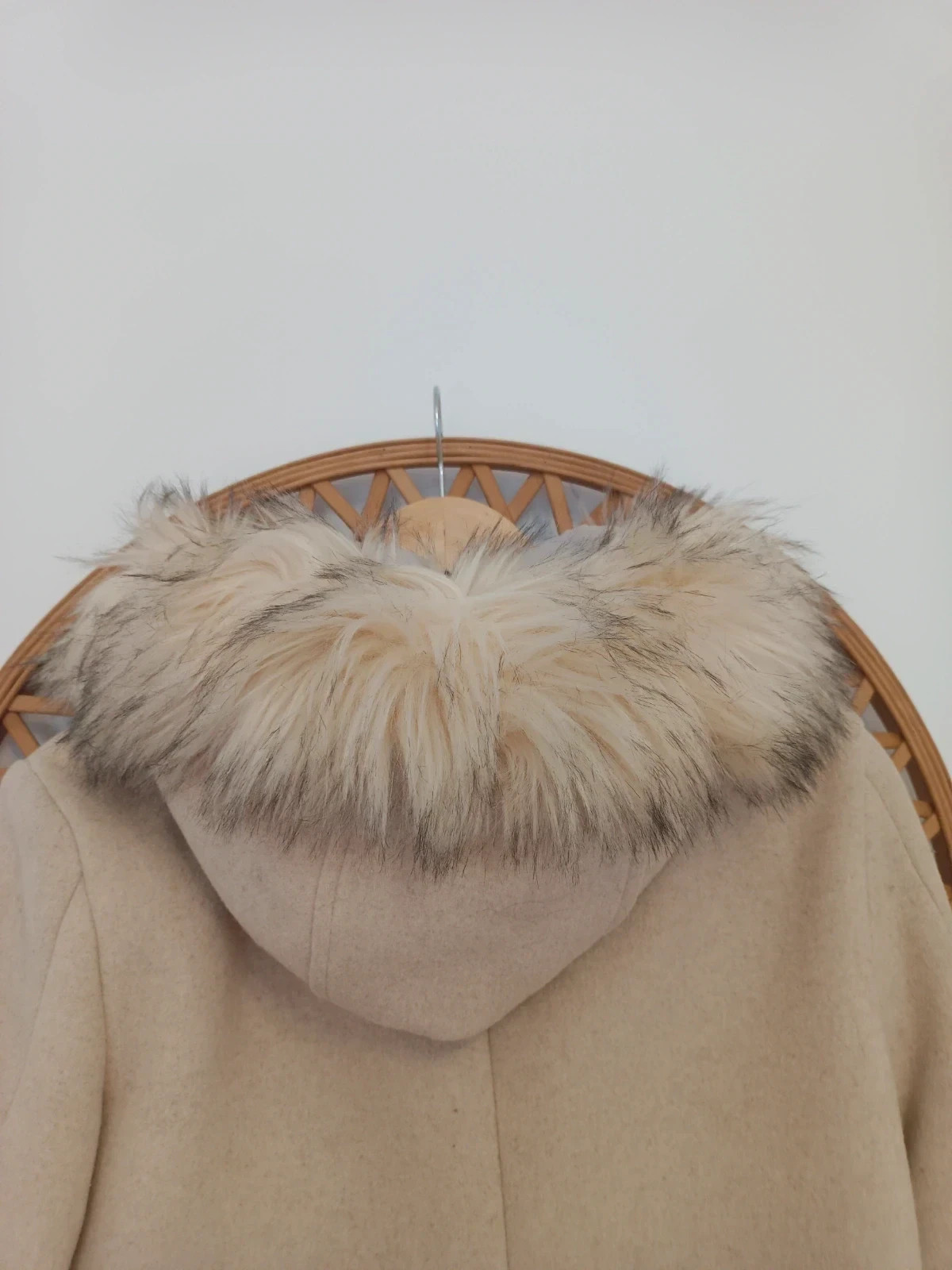 Abrigo beige Stradivarius wool blend coat avec capuche fausse fourrure elegante warm winter – Stradivarius – taille S / 36 / 8 5