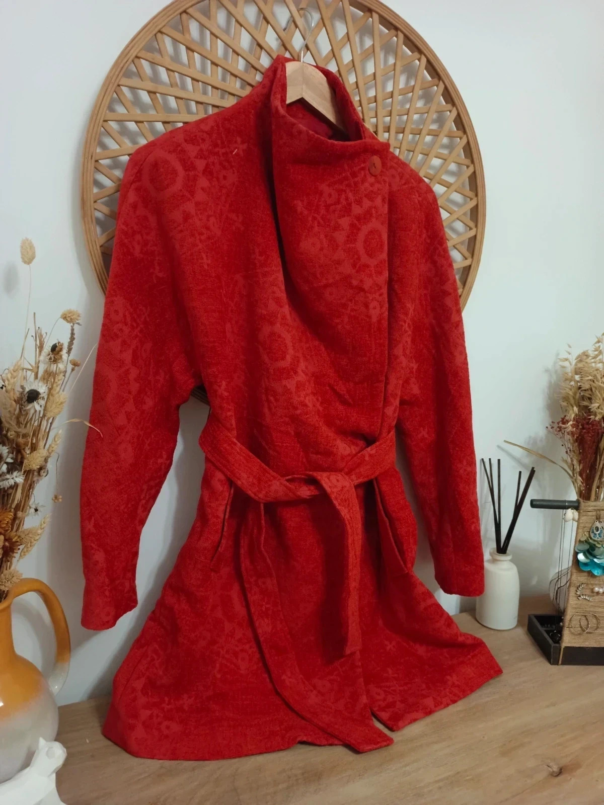 Abrigo rojo jacquard coat manteau rouge cinturón elegante boho chic winter belted coat – Vintage Dressing – taille L / 40 / 12 3