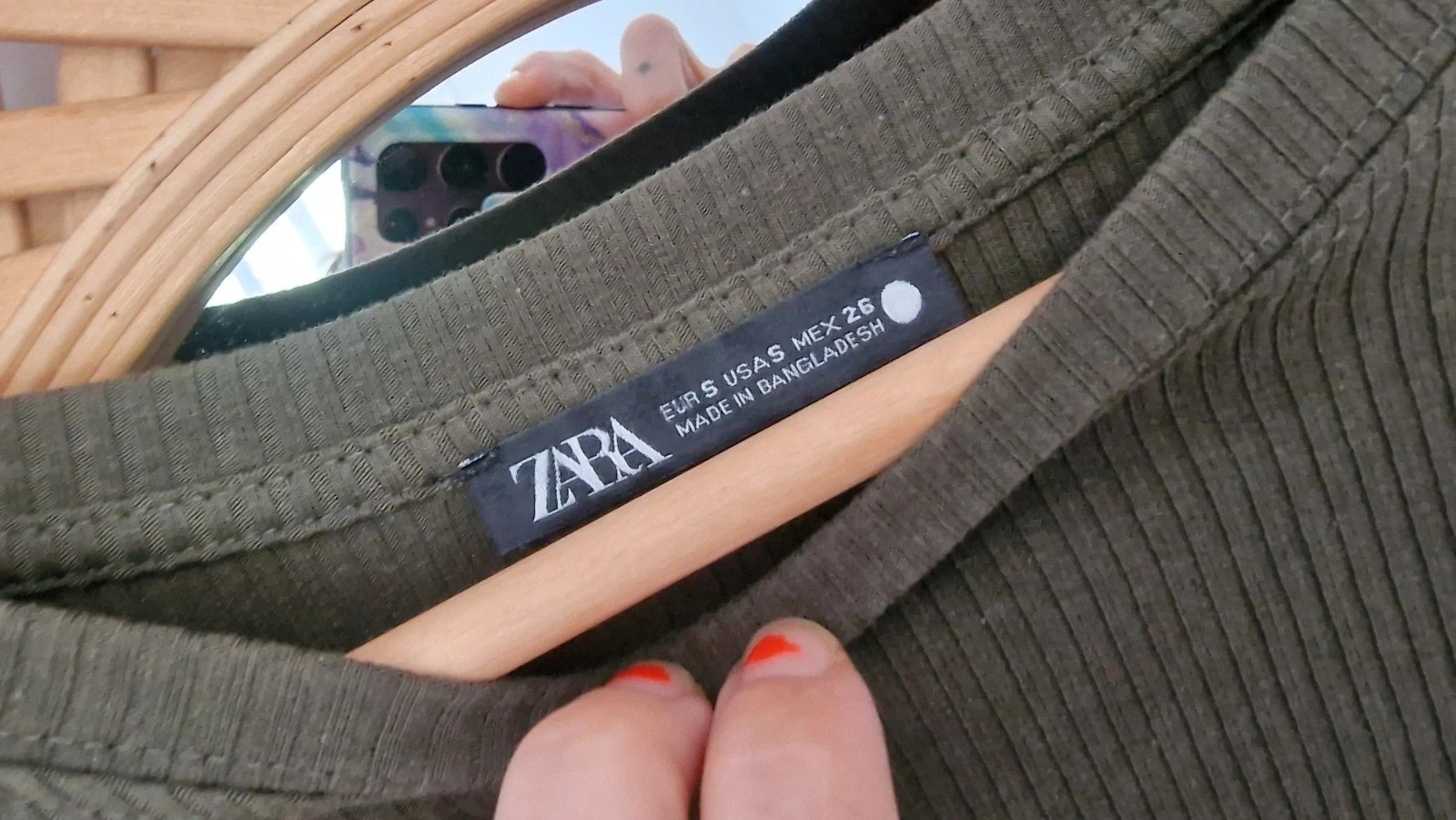Vestido midi Zara verde caqui fruncido lateral manga larga talla S – Zara – taille S / 36 / 8 5