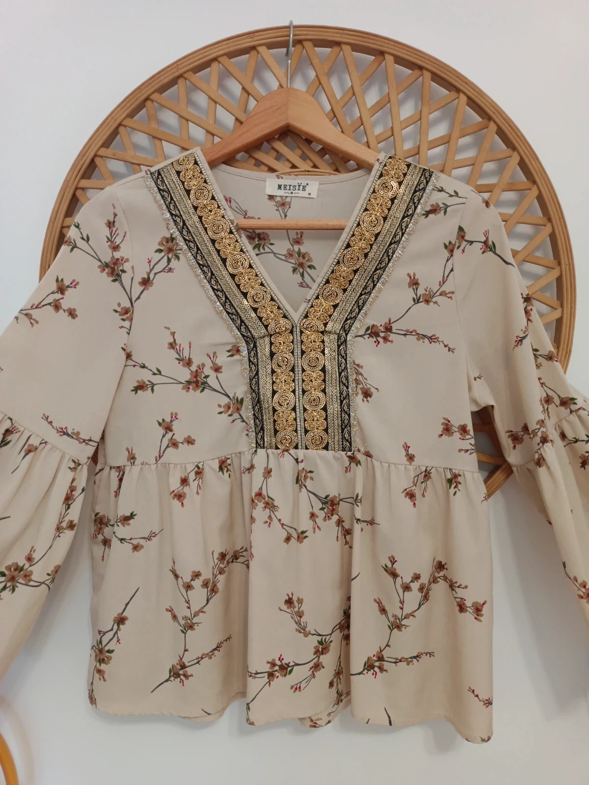 Blusa boho Meisie beige floral con bordados dorados y mangas acampanadas M – Meisie – taille M / 38 / 10 3