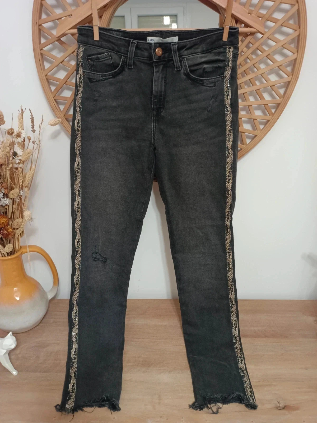 Pantalón vaquero negro de cintura alta con lateral piel de serpiente – Zara – taille XS / 34 / 6 2