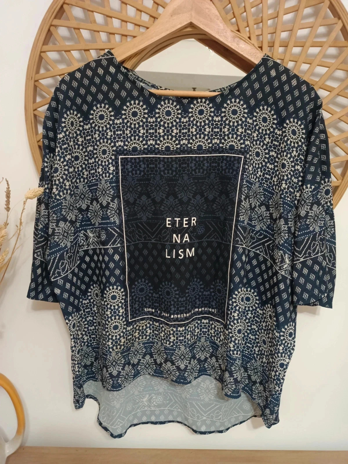 Camiseta de manga corta con diseño geométrico en azul y blanco, talla L – Stradivarius – taille L / 40 / 12 2