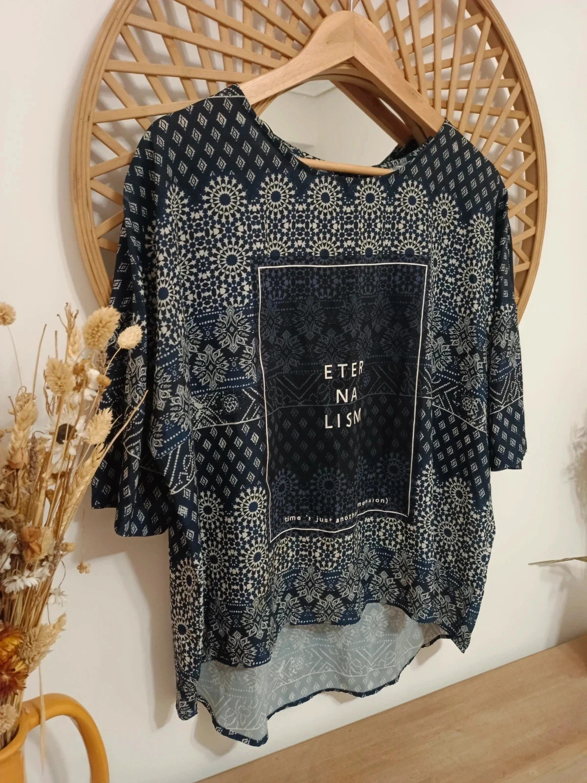 Camiseta de manga corta con diseño geométrico en azul y blanco, talla L – Stradivarius – taille L / 40 / 12 3