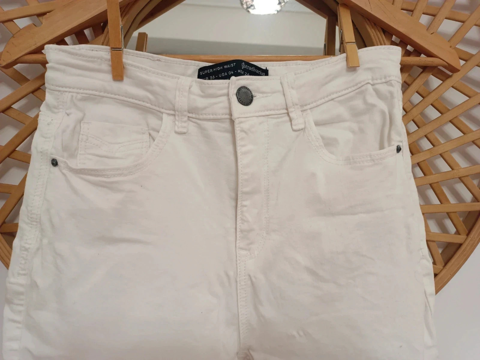Pantalon blanco pitillo de cintura alta, Stradivarius, talla 36 – Stradivarius – taille S / 36 / 8 2