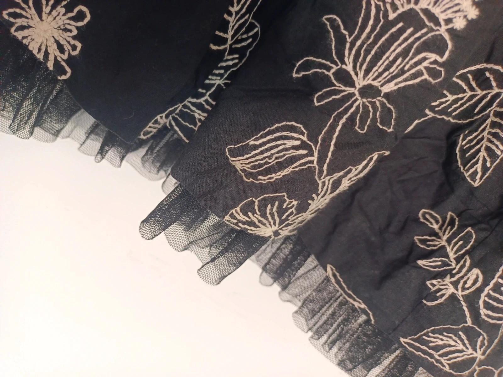 Falda midi Guerral bordada negra 100% algodón tul T40 | Embroidered midi skirt | Jupe midi brodée – Guerral – taille L / 40 / 12 5