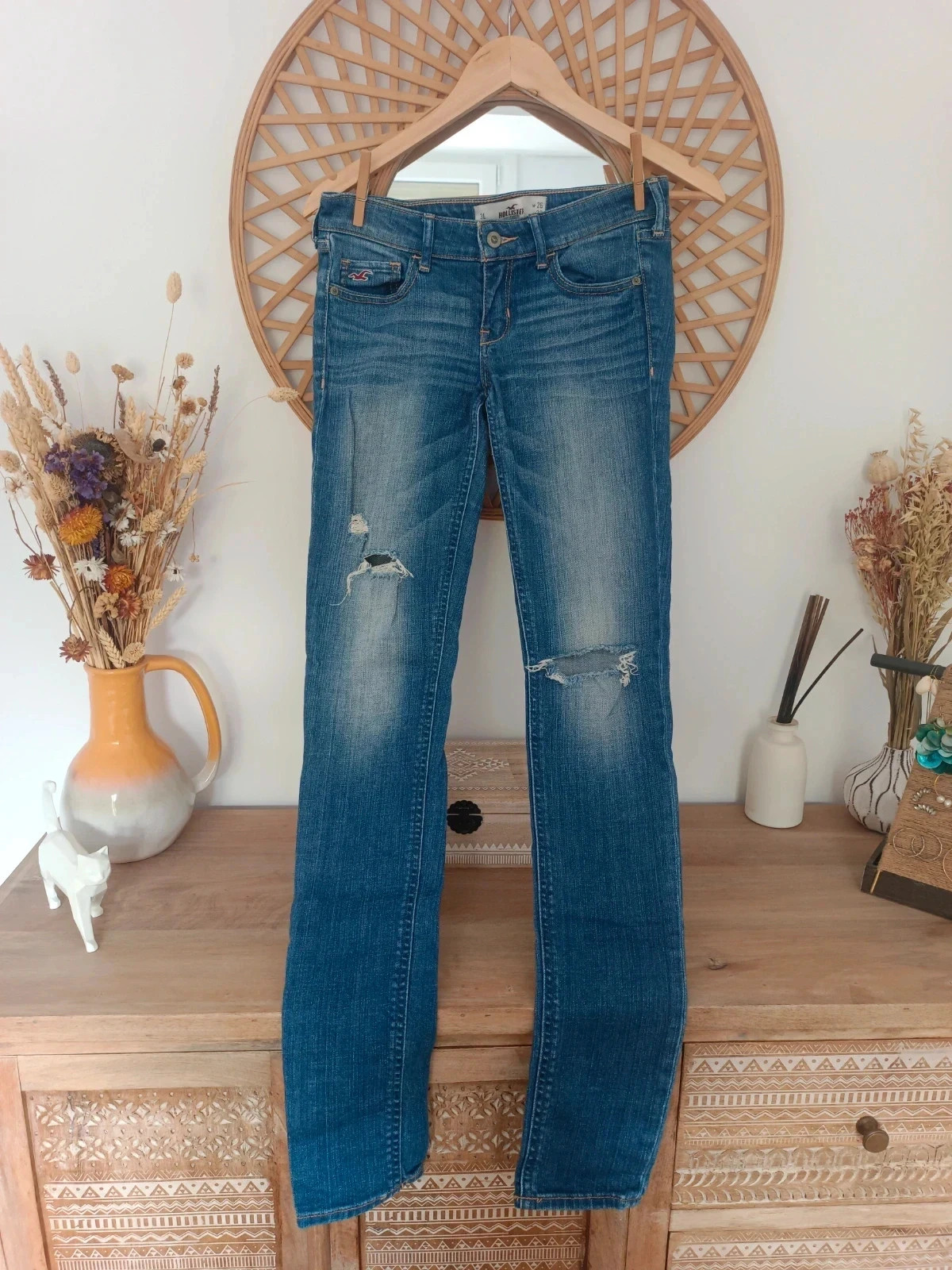 Vaquero Hollister W26 L33 de mujer en denim azul medio, con rotos decorativos – Hollister – taille XS / 34 / 6