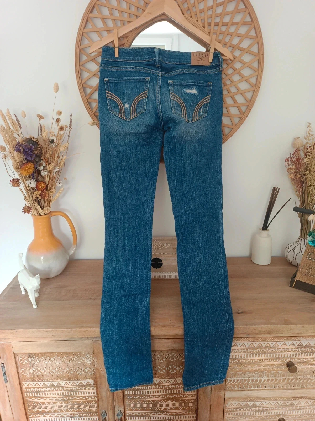 Vaquero Hollister W26 L33 de mujer en denim azul medio, con rotos decorativos – Hollister – taille XS / 34 / 6 4