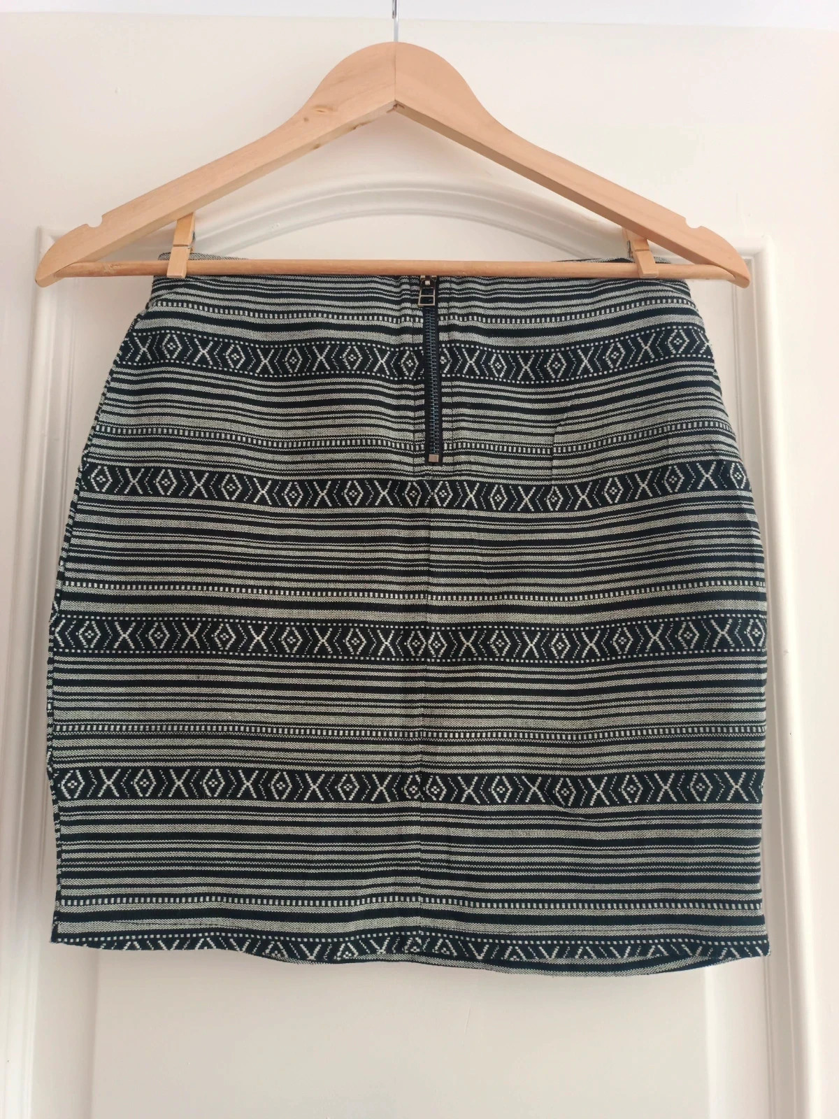 Falda Mini Étnica Blanco Negro Tribal Azteca Ajustada Boho Talla S – Love and Money – taille S / 36 / 8 4