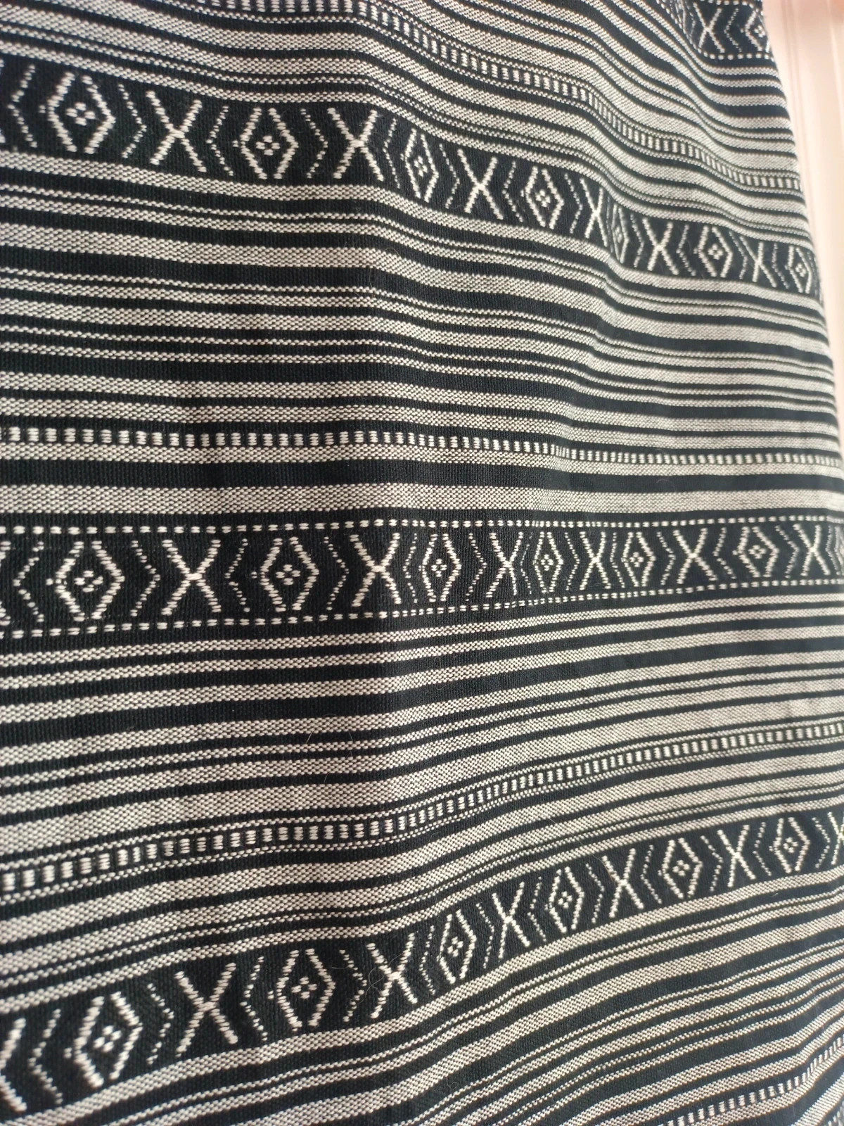 Falda Mini Étnica Blanco Negro Tribal Azteca Ajustada Boho Talla S – Love and Money – taille S / 36 / 8 3