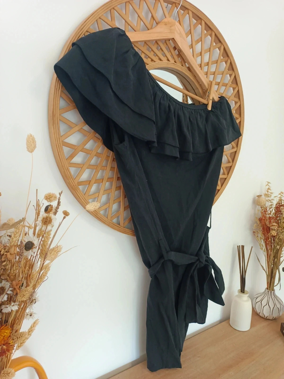 Vestido negro asimétrico de Scarlet Roos modelo Romy, confeccionado en 100% Tencel – Scarlet Roos – taille M / 38 / 10 3