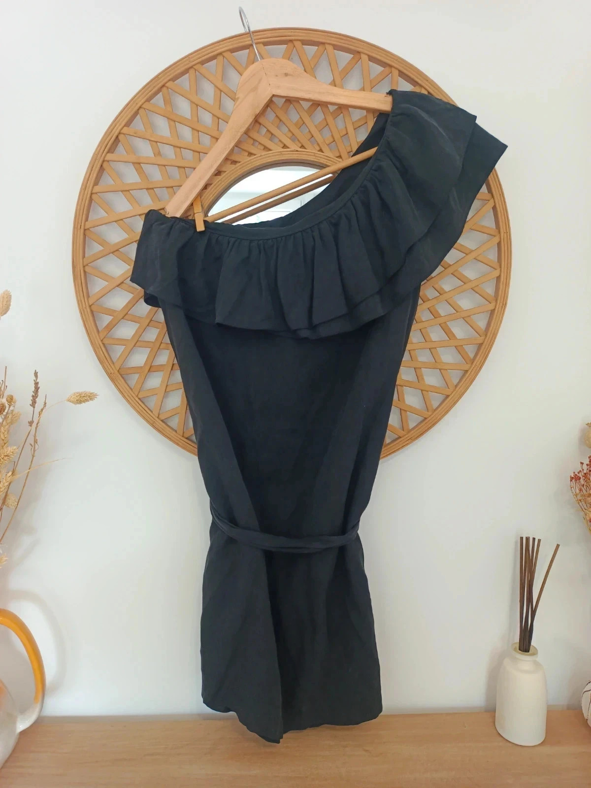 Vestido negro asimétrico de Scarlet Roos modelo Romy, confeccionado en 100% Tencel – Scarlet Roos – taille M / 38 / 10 5