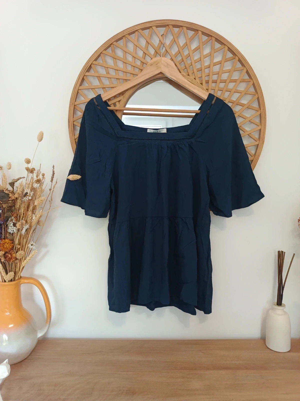 Blusa azul marino con escote cuadrado y detalle calado, talla M, Precio original 34,99€ – Vila – taille M