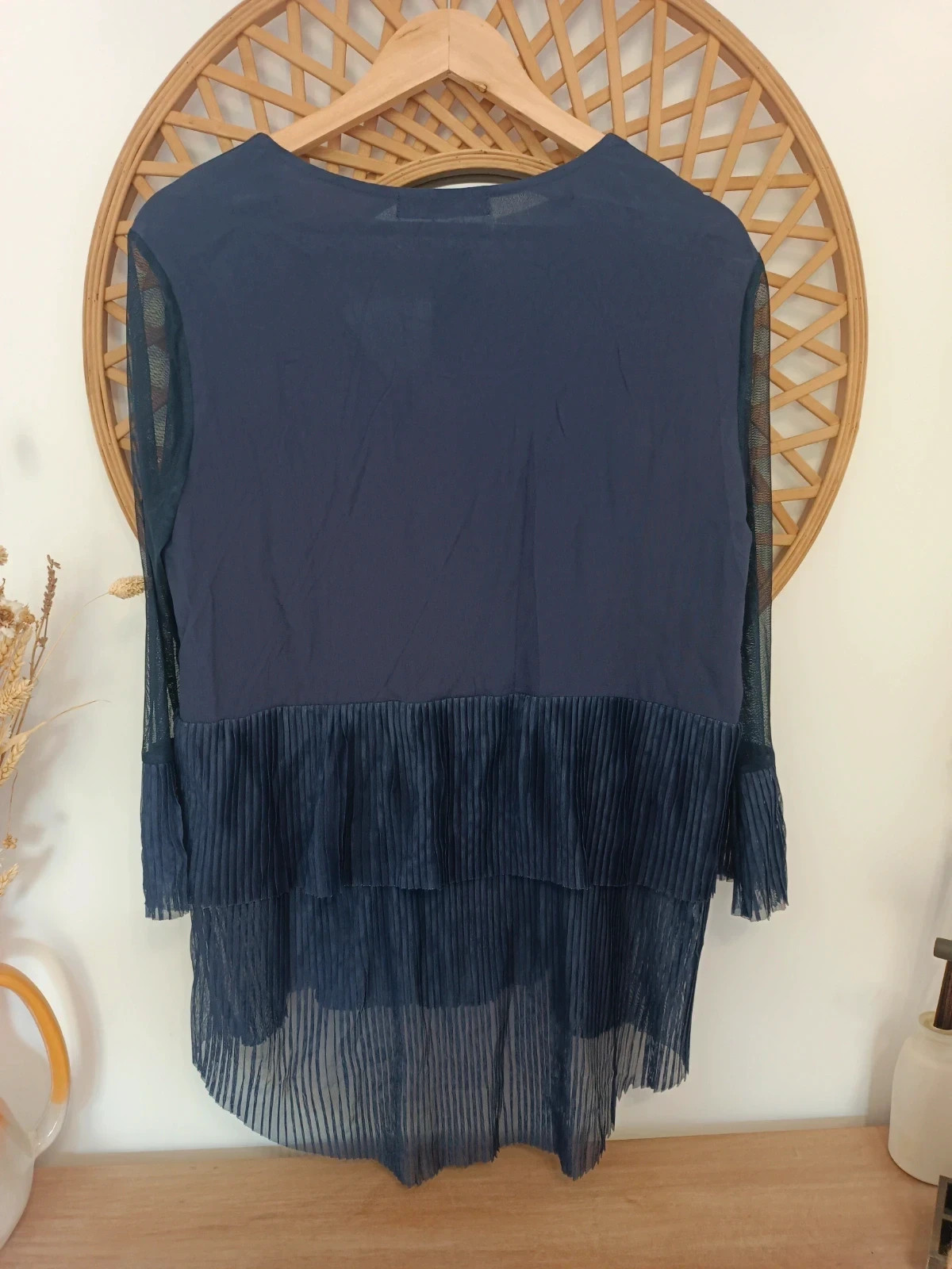 Blusa Azul Marino Plisada – Sheer Sleeves / Volanté Chic – Textil Carreras – taille L / 40 / 12 4