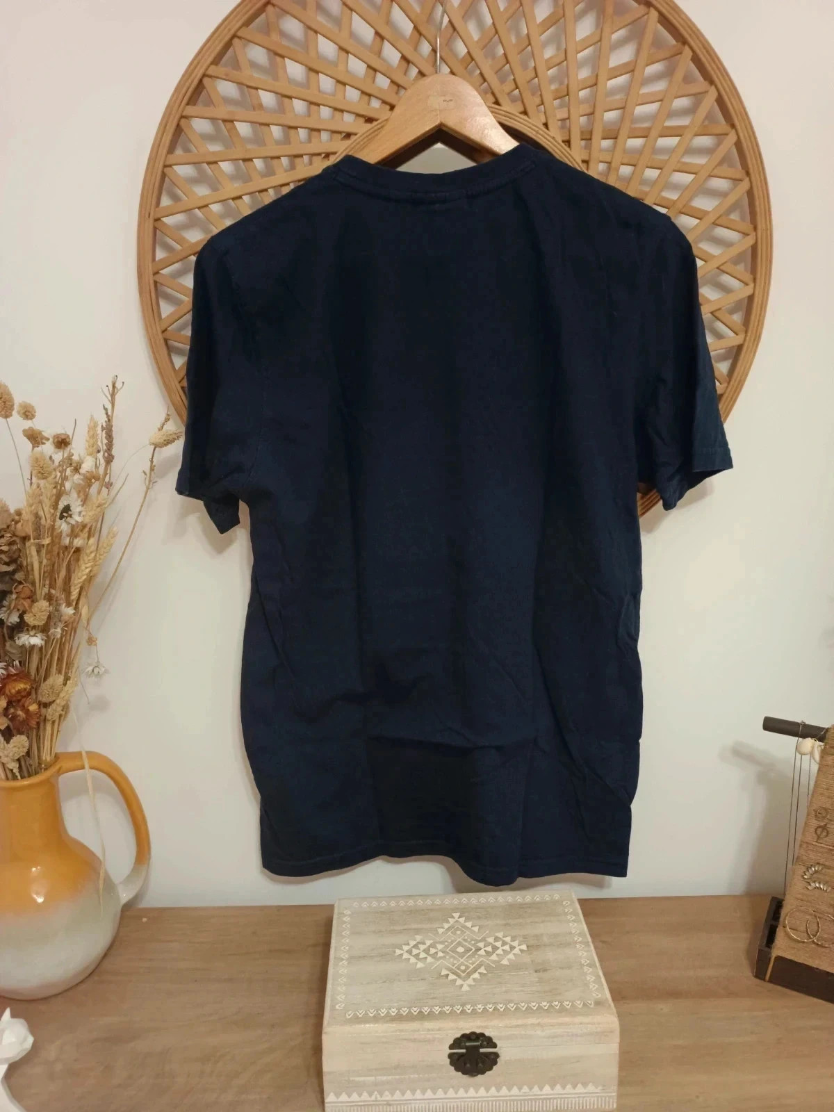 Camiseta de manga corta azul marino con el icónico logo de Fila en el pecho. Talla S – FILA – taille S 3