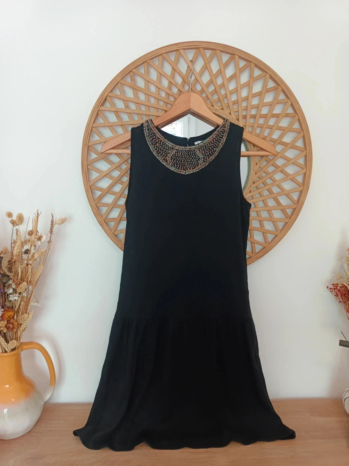 Vestido fluido de verano con apliques en la zona del cuello, Mango – Mango – taille XS / 34 / 6 2