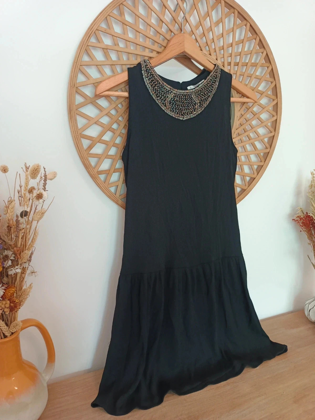 Vestido fluido de verano con apliques en la zona del cuello, Mango – Mango – taille XS / 34 / 6 4