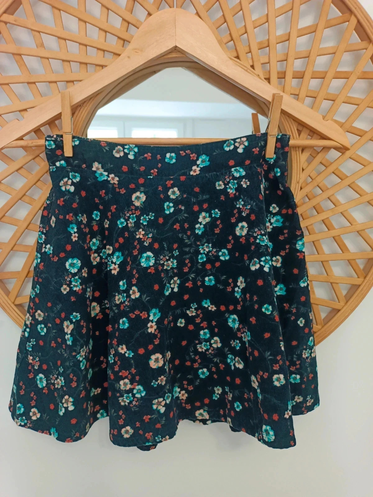 Falda Pana Fina S • Corduroy Skirt • Falda floral • Jupe en velours fin – Bershka – taille S / 36 / 8 2